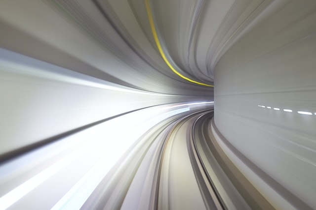 Atravessando túnel em alta velocidade - conceito de boost e velocidade de operação